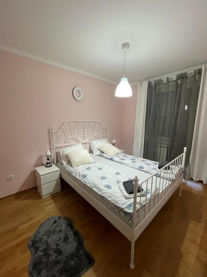 Sunflower021 Апартамент Нови Сад